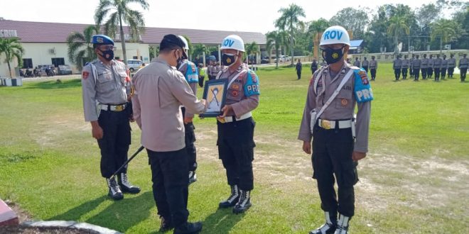 Polisi Dipecat