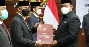 Wagub Edy Serahkan