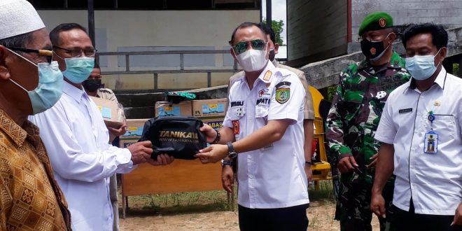 Bupati Barsel Bagikan