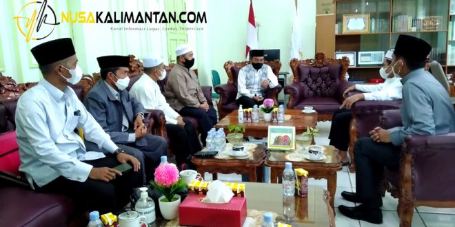 Bahas Persoalan Umat