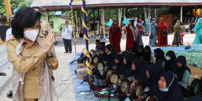 Bupati Taty Narang