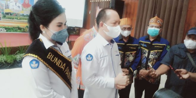 Luncurkan Pendidikan Hebat