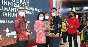 Wagub Kalteng Serahkan
