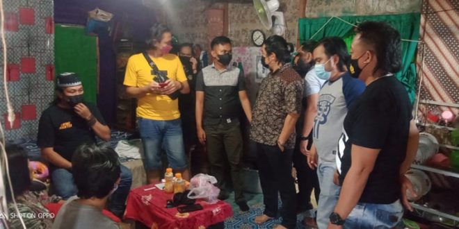 Wanita Tangan Panjang